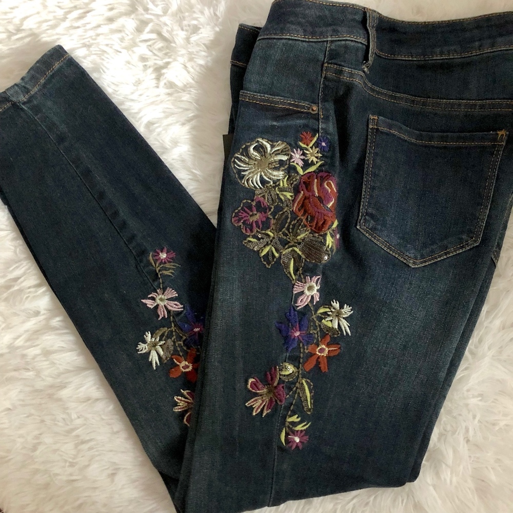 Stitch Star Embroidered Boho Blue Jeans.  Size 4 NWT